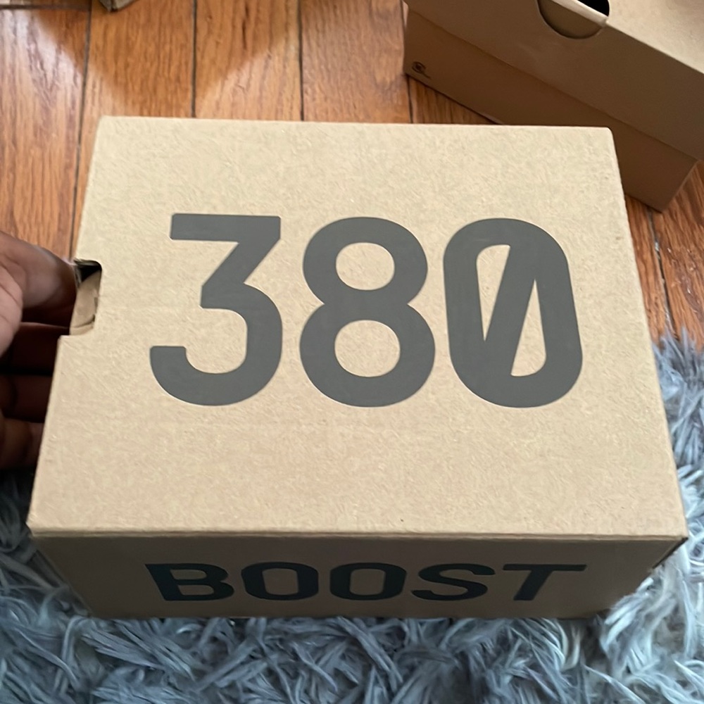 Yeezy 380 size 5 (infant) great condition